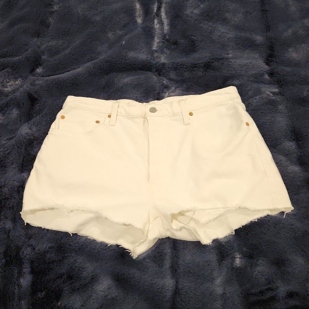 Cream high waist, button fly Levi's jean shorts size 34, new without tags!